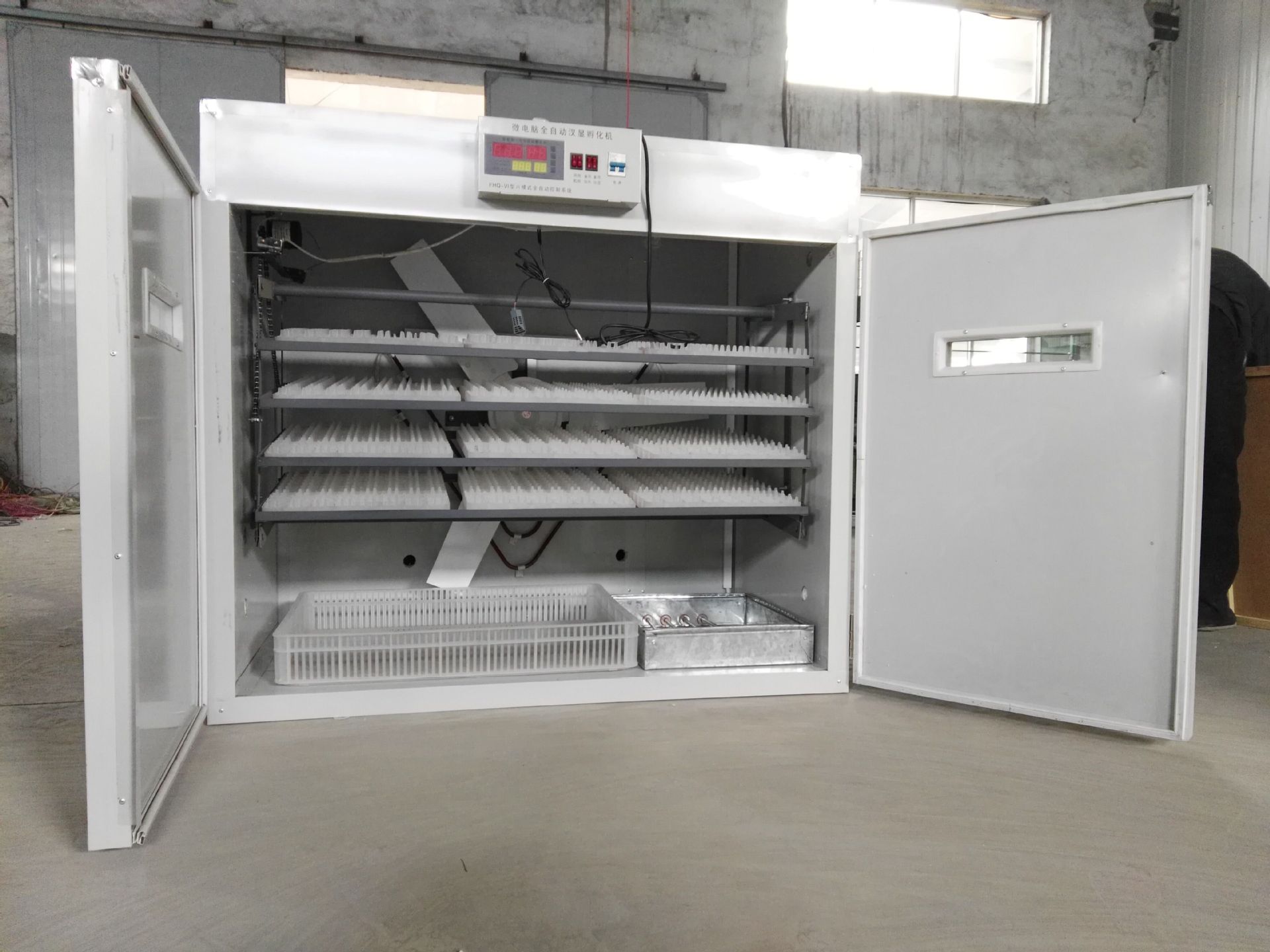 1000枚家禽孵化器 智能528全自動(dòng)小雞孵化機(jī)實(shí)現(xiàn)95%高孵化率